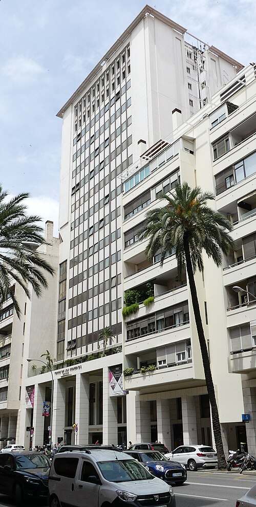 Fachada exterior del centro de negocios TRBC en Sevilla, protagonista de este caso de éxito SEO.